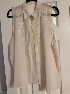 Sleeveless Embroidered Button-Down Top — Cream